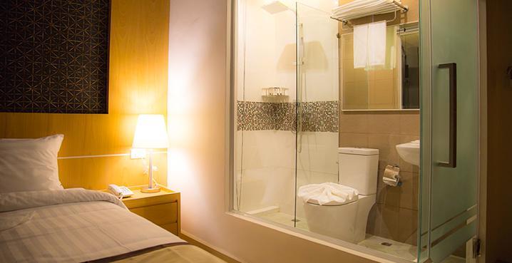 Baitong Hotel Tachileik Extérieur photo